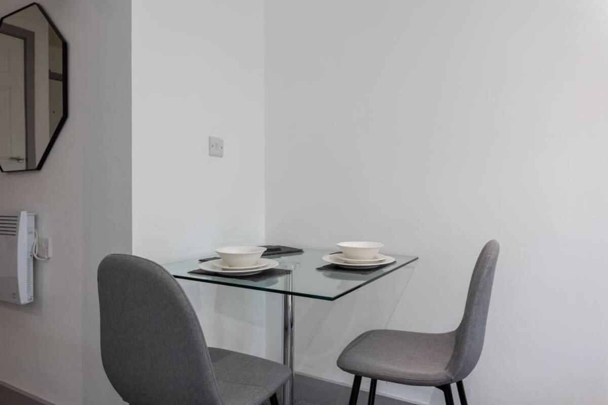 Amazing 1 Bedroom Apartment Leeds ลีดส์ ภายนอก รูปภาพ